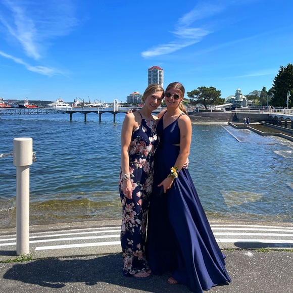 Floral jumper. - Picture 5 of 5